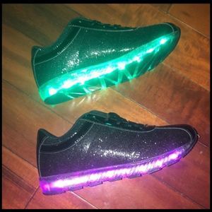 Women Light Up Fashion Sneakers - image 1